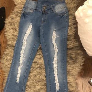 ⭐️Buy 1 get 1 FREE⭐️ NWT Butt lifting distressed skinny jeans